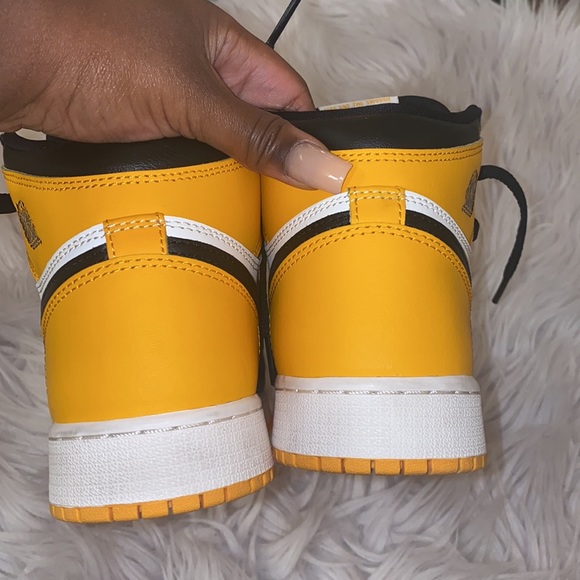 Jordan 1 Retro High OG ‘Yellow Toe’ - Picture 8 of 11